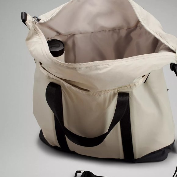 Lululemon Patch Logo Tote Bag 25L, BNWT - Picture 4 of 7